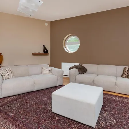 Orlowo Park With Spacious Terrace & Winter Garden By Renters גדינייה
