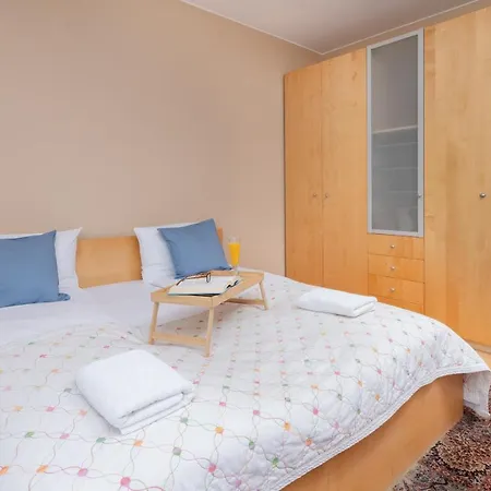 Orlowo Park With Spacious Terrace & Winter Garden By Renters דירה