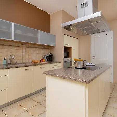 Orlowo Park With Spacious Terrace & Winter Garden By Renters דירה גדינייה