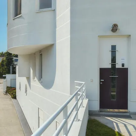 Orlowo Park With Spacious Terrace & Winter Garden By Renters
