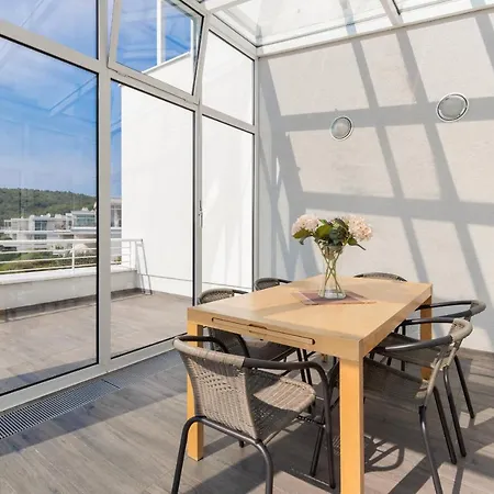 Orlowo Park With Spacious Terrace & Winter Garden By Renters דירה *