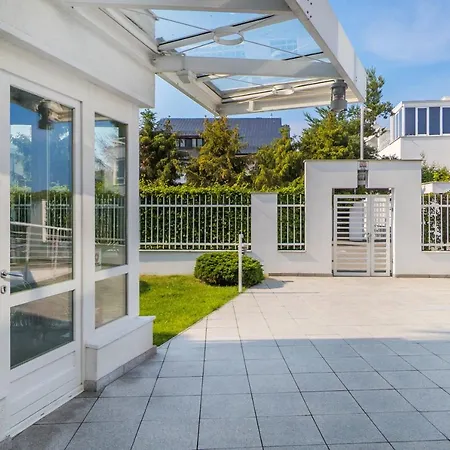 Orlowo Park With Spacious Terrace & Winter Garden By Renters דירה