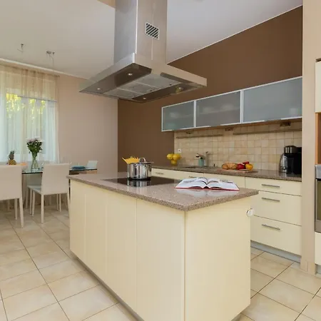 Orlowo Park With Spacious Terrace & Winter Garden By Renters גדינייה