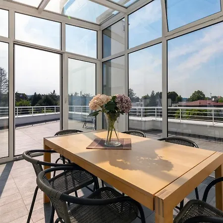 Orlowo Park With Spacious Terrace & Winter Garden By Renters דירה